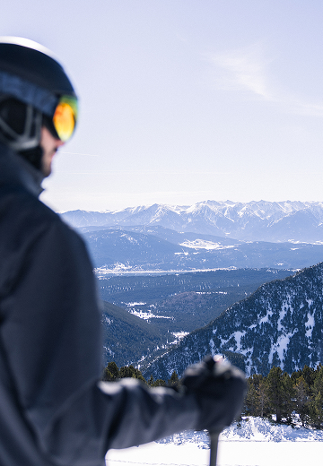 Skieurs au sommet des pistes