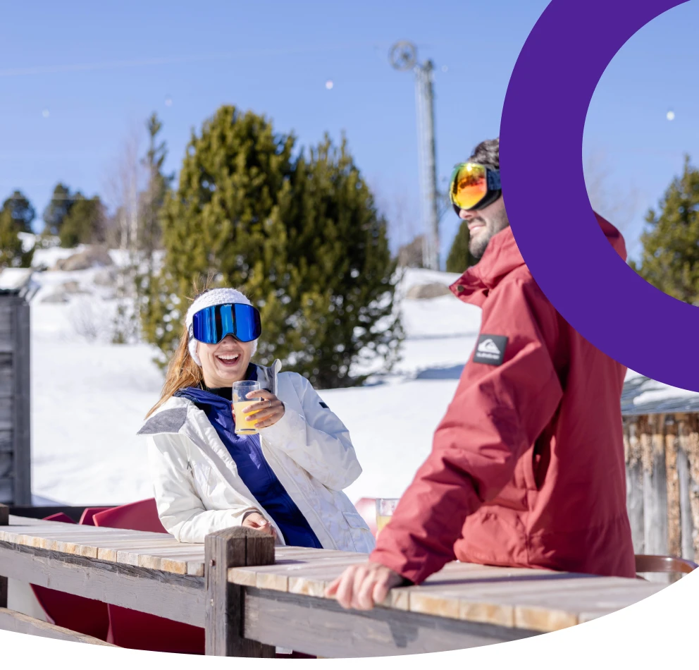 Skieurs au sommet des pistes